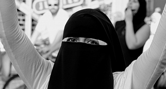 «Запрет ношения никаба напряжет религиозные отношения? Вы тянете мусульман в Средневековье!» – журналист Медведев прокомментировал слова Муфтия Москвы
