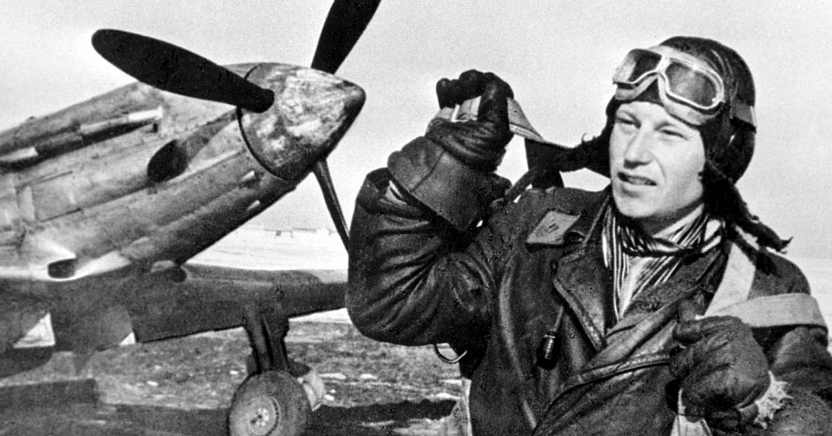 В Краснодара из Херсона доставили барельеф Героя СССР Александра Покрышкина