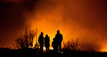 «Господи, как страшно! Мама, какой ужас!» В Абхазии вспыхнули лесные пожары, огонь подходит к дорогам – ВИДЕО