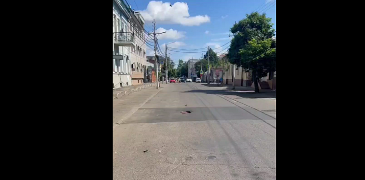 «Дураки и дороги»: в Краснодаре ямы на дорогах стали причиной ДТП и травм подростка на мопеде