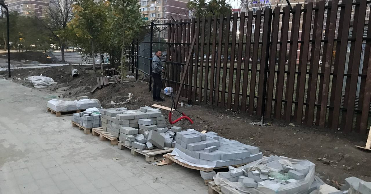  «Хотели видеть под окнами благоустроенный парк? Смотрите на картинку!» В Краснодаре Николаевский бульвар не будет сдан в срок