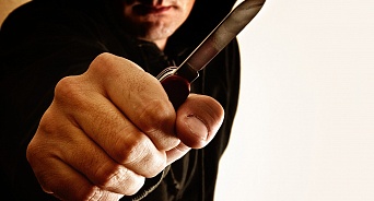 В Краснодаре мужчина с ножом устроил разбойное нападение на аптеку