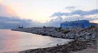 Жители Новороссийска обнаружили на пляже мертвого мужчину