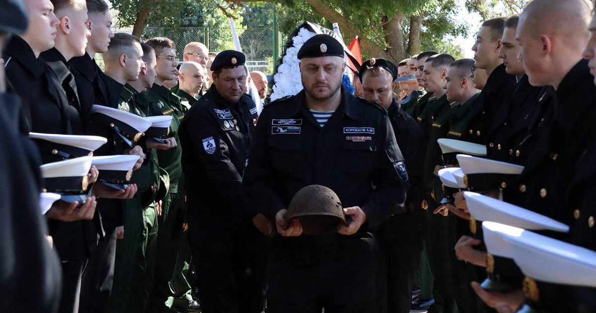 Под Анапой в Братской могиле захоронили останки трех советских солдат