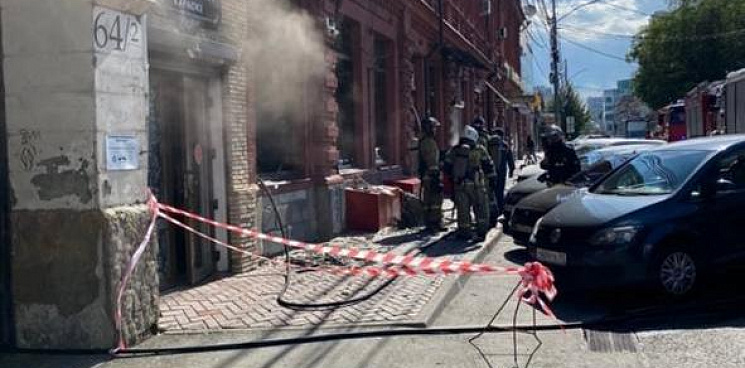 В Краснодаре на улице Красноармейской взорвался бар, есть пострадавший - ВИДЕО
