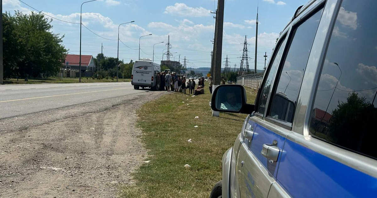 Водитель перевозил пассажиров на табуретках на Кубани 