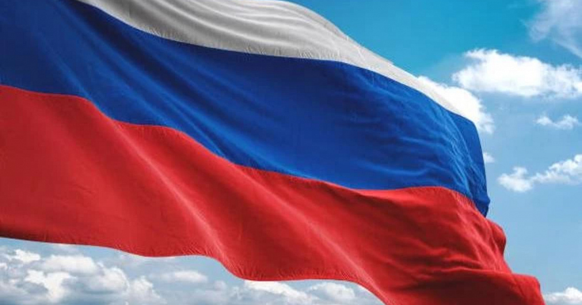 Полиция ищет в Новороссийске подростков, которые стащили со здания российский флаг