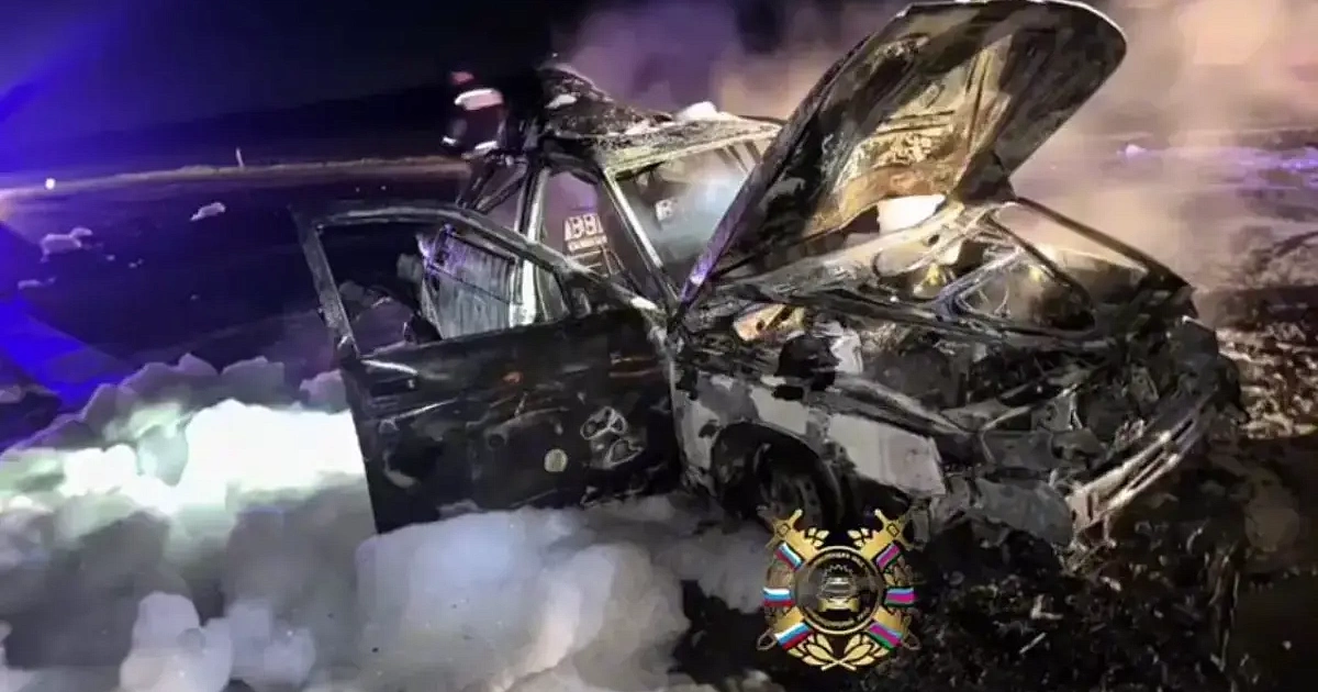 На Кубани мужчина выбежал из горящей машины прямо под колёса чужого авто