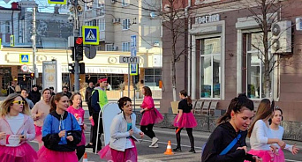 «Женщинам не страшна террористическая угроза!» На центральной улице Краснодара по-прежнему нет пешеходного режима, но власти разрешают массовые акции
