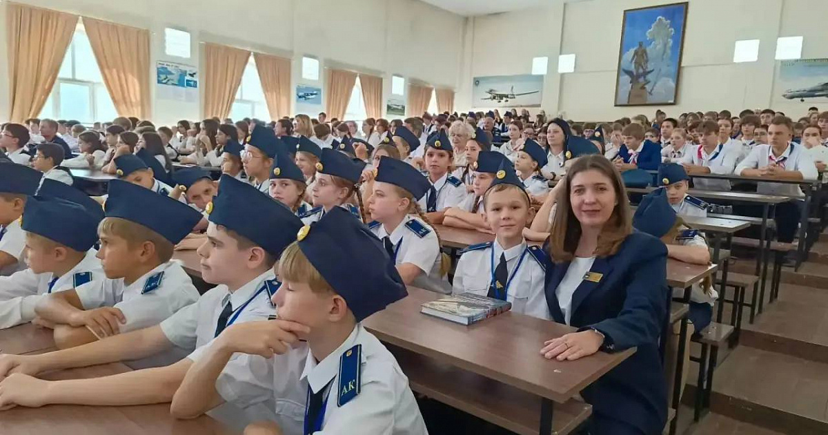 Около 400 школьников Краснодара посвятили в кадеты авиационно-космических классов