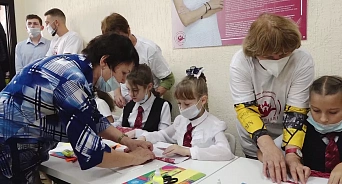 В Краснодарском крае работает волонтерский проект «Бабушка на час»