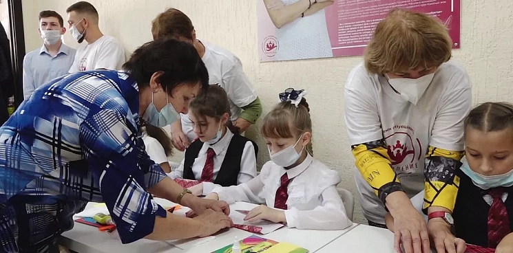В Краснодарском крае работает волонтерский проект «Бабушка на час»