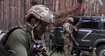 Русские военные под огнем ВСУ оказали медицинскую помощь пленным украинцам - ВИДЕО