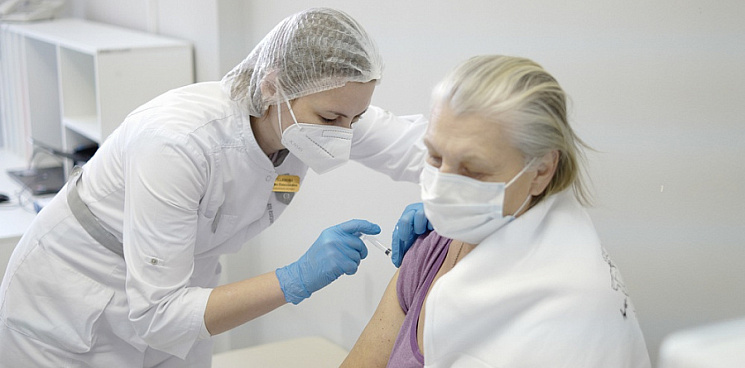 Каждого жителя Кубани старше 60 лет будут лично приглашать на вакцинацию