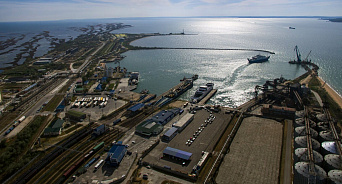 ВСУ снова попытались устроить теракт на Кубани: вражеские БПЛА атаковали паром в порту «Кавказ», есть погибший