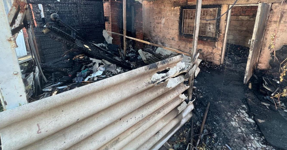 Мужчина погиб при пожаре в жилой пристройке частного дома в Краснодаре