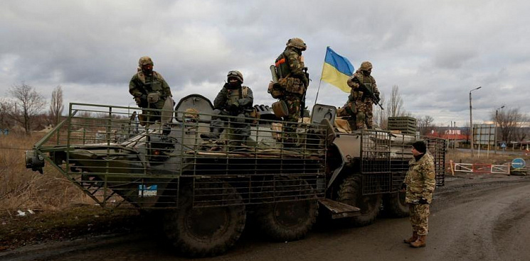 «Ловят как рабов!» На Украине катастрофически заканчиваются солдаты - военкомы толпой избивают призывников – ВИДЕО 