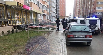 СМИ: в Краснодаре из многоэтажки выпал подросток