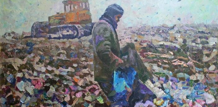 «Последствия мусорной реформы»: в Геленджике коммунальщики вывозят с мусорок только «подходящие» отходы, а остальные сваливают в кучу – ВИДЕО