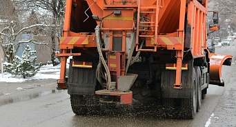 Власти Краснодара накажут управляющие компании за неочищенные дорожки
