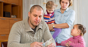 По статотчётам семьи стали жить хуже, а в реальности едва выживают: по благосостоянию семей Кубань скатилась с 44 места на 51 место в РФ