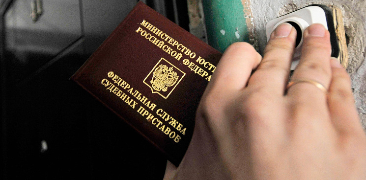 «Меняю на iPhone»: в Краснодаре судебный пристав отказывается отдавать должнику его паспорт? 
