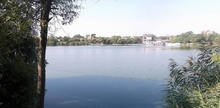 Сброс сточных вод в озеро Карасун в Краснодаре прекратят по решению суда 