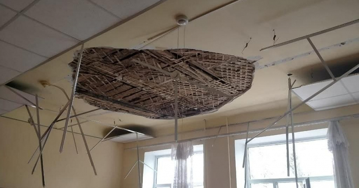 На Кубани в школе на головы детей обвалился потолок