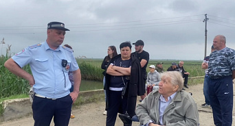 «Власть врёт каждый день! Нас травят, вокруг царит смрад!» На Кубани жители Полтавской вышли протестовать после информации о строительстве моста к свалке