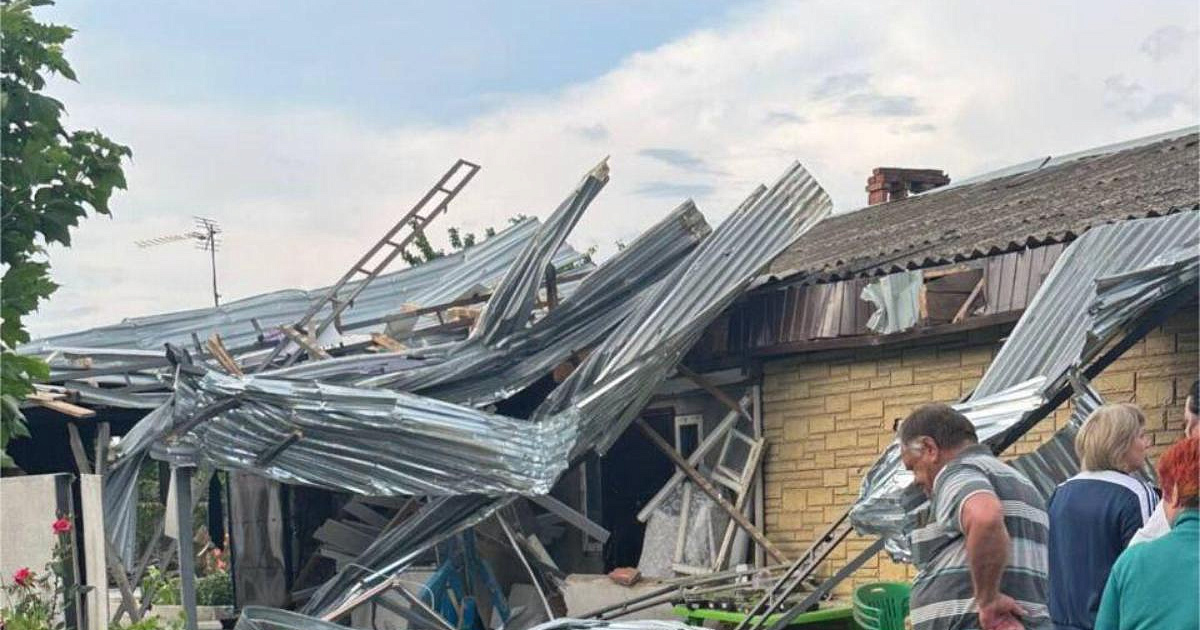 Большегруз врезался в жилой дом в станице Тбилисской