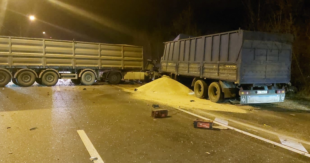 Взорвалось колесо: на Кубани водители двух «КАМАЗов» скончались в результате ДТП