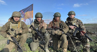 Бойцы «Спарты» водрузили флаг над последним укрепрайоном ВСУ на донецком направлении – ВИДЕО 