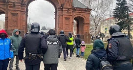 Полиция задержала журналистов на протестной акции в Краснодаре