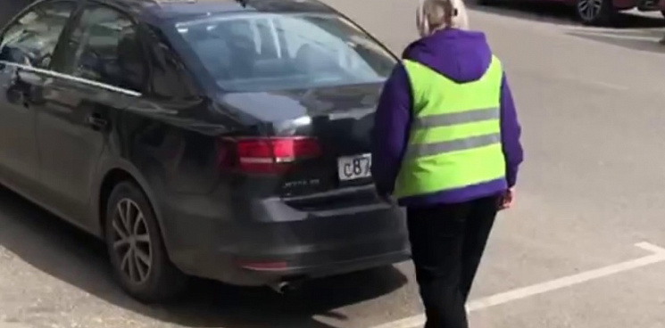«Мартышкин труд» в Краснодаре начали исполнять распоряжение мэра по очистке автомобильных номеров нарушителей парковки 