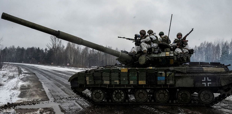 «Киев ждёт удара с севера!» На стороне границы с Белоруссией заметили украинские танки с крестами 