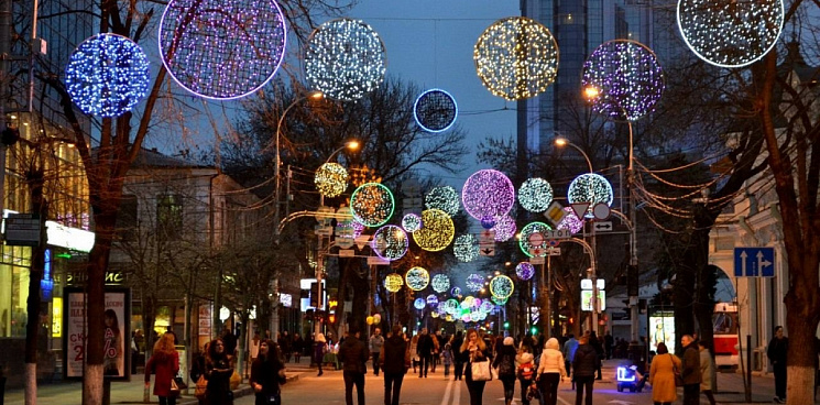 «Туристов больше - цены выше»: улица Красная в Краснодаре вошла в топ-3 самых дорогих торговых улиц в стране