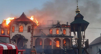 «Господи, помилуй!» На Украине неизвестные уничтожили один из самых красивых храмов УПЦ в Черновицкой области – ВИДЕО 