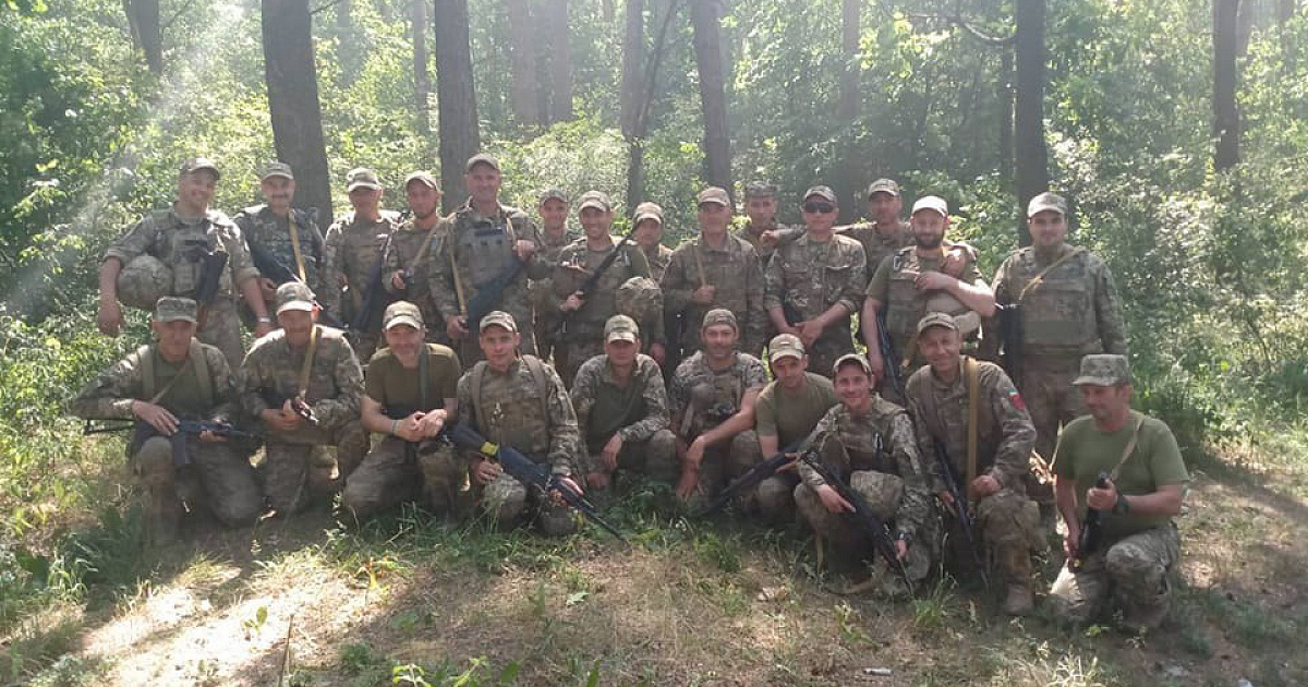 «Дружим, пока фоткаемся, а воевать - не пойдём»: мобилизованные бойцы ВСУ до полусмерти забили своего командира из-за приказа отправиться на позиции под Купянском