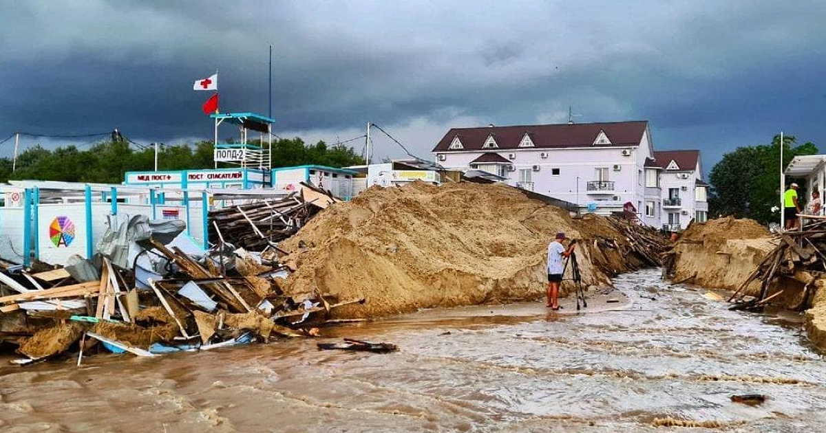 В Джемете снесли торговые павильоны, чтобы освободить улицы от подтоплений