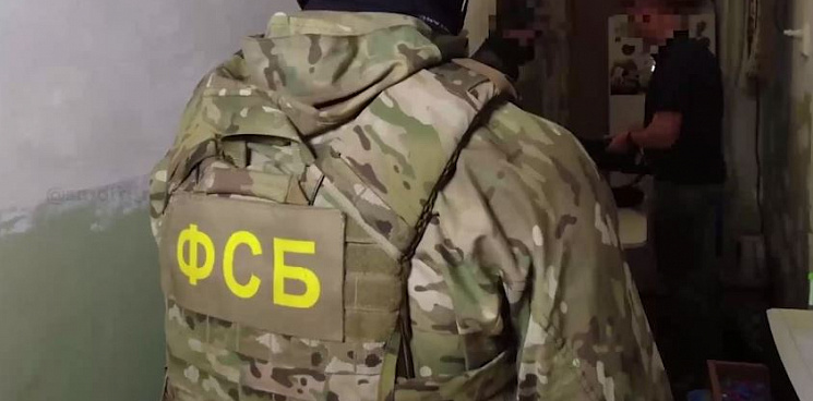 ФСБ задержала в Крыму мужчину, призывавшего к расправе над участниками СВО