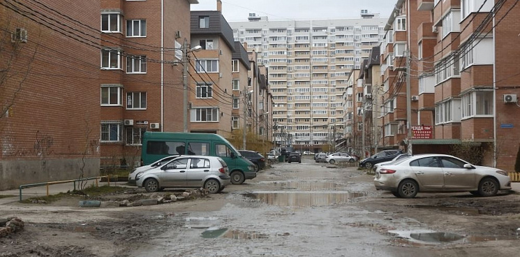 «Чудо! Надолго ли?» В Краснодаре начался ремонт дорог в Музыкальном микрорайоне – его жители жаловались на бездорожье Бастрыкину