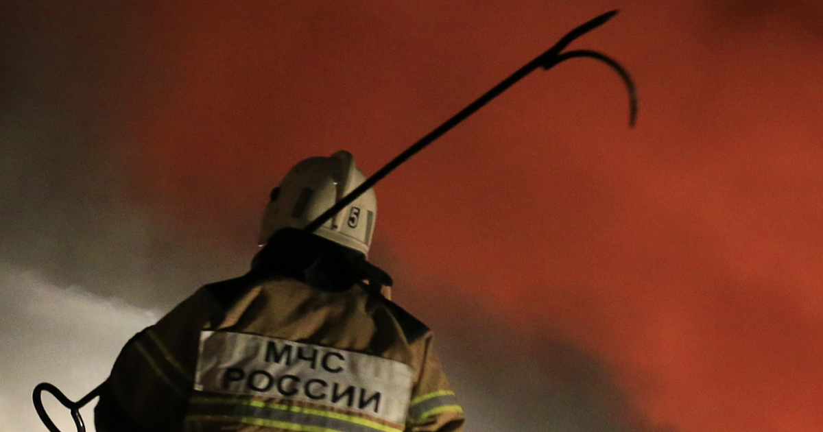 Крупный пожар потушили на стройплощадке в Новороссийске 