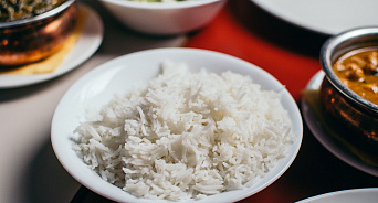 «Не паразит в каше, а дополнительный белок!» В Новороссийск из Индии прибыло 300 тонн риса с мухой-вредителем