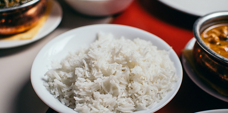 «Не паразит в каше, а дополнительный белок!» В Новороссийск из Индии прибыло 300 тонн риса с мухой-вредителем