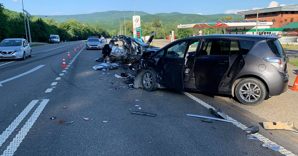 На Кубани под Горячим Ключом произошла массовая авария - погибли два человека