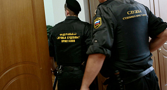 «Стал пешеходом» В Новороссийске приставы арестовали Mercedes жителя Томска за его долги и неоплаченные штрафы