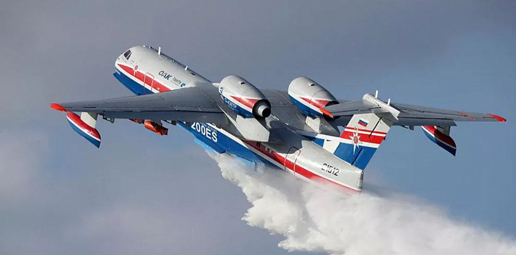 «Выручим!» Российский самолёт-амфибия Бе-200 помогает тушить пожары в Турции – ВИДЕО 
