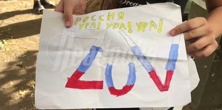 Девочка из ЛНР рисовала плакаты в поддержку России, ожидая разгрома ВСУ