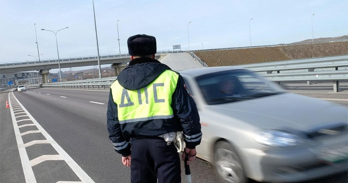 Полицейский в Геленджике помогал сбыть автомобиль, полученный в качестве взятки