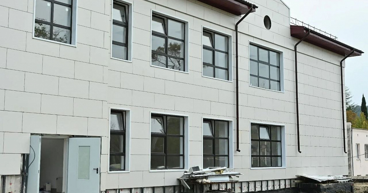 Готовность нового блока начальной школы в Горном Лоо в Сочи достигла 74%